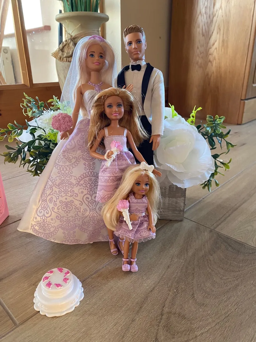 Barbie wardrobe, wedding set and relaxing set - Image 3