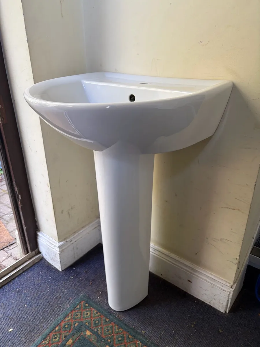 Sink and pedestal - Image 1