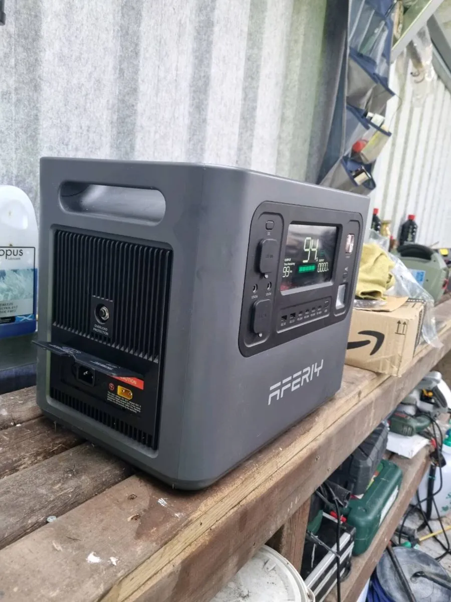 Portable power station - Image 1