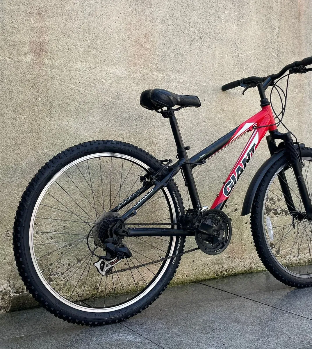 Boys giant mountian bicycle 24inch wheels - Image 4