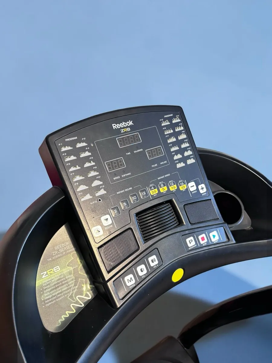 Reebok ZR8 treadmill - Image 3