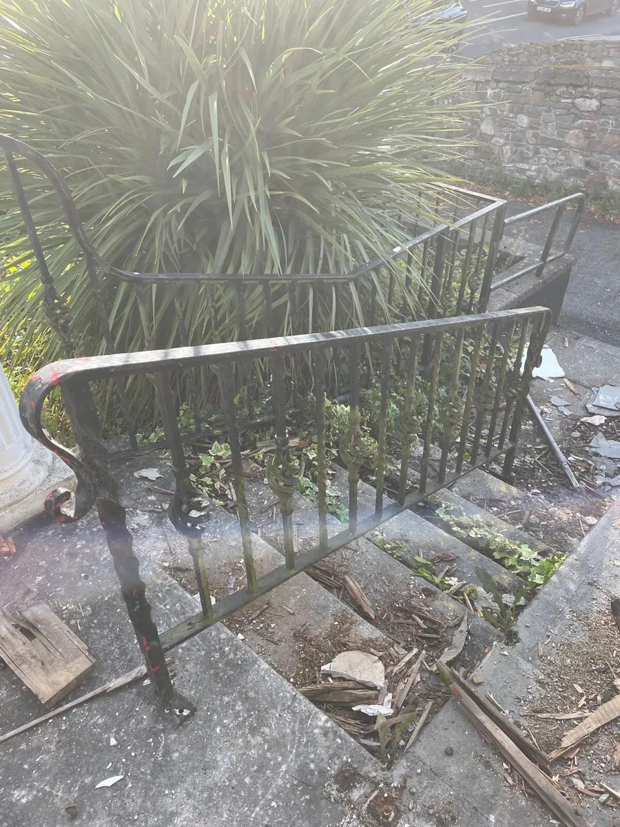 Good quality railing - Image 1