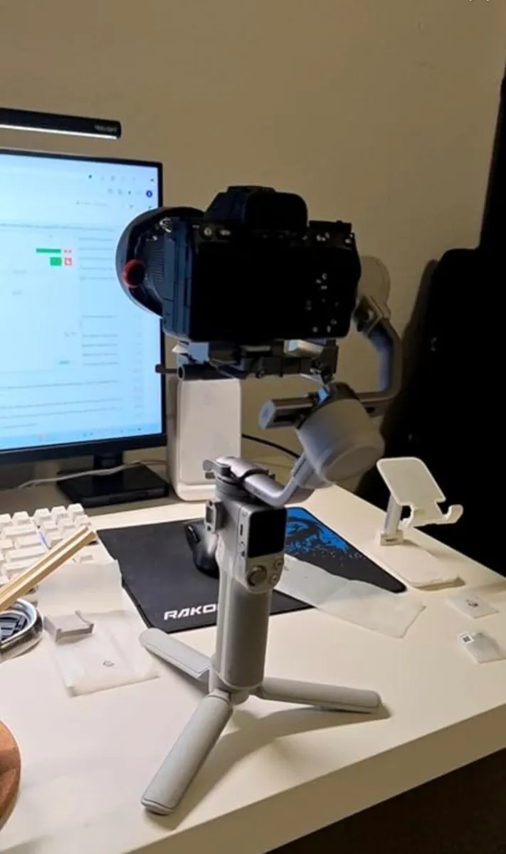 DJI RONIN 4 Camera Stabiliser - Image 1