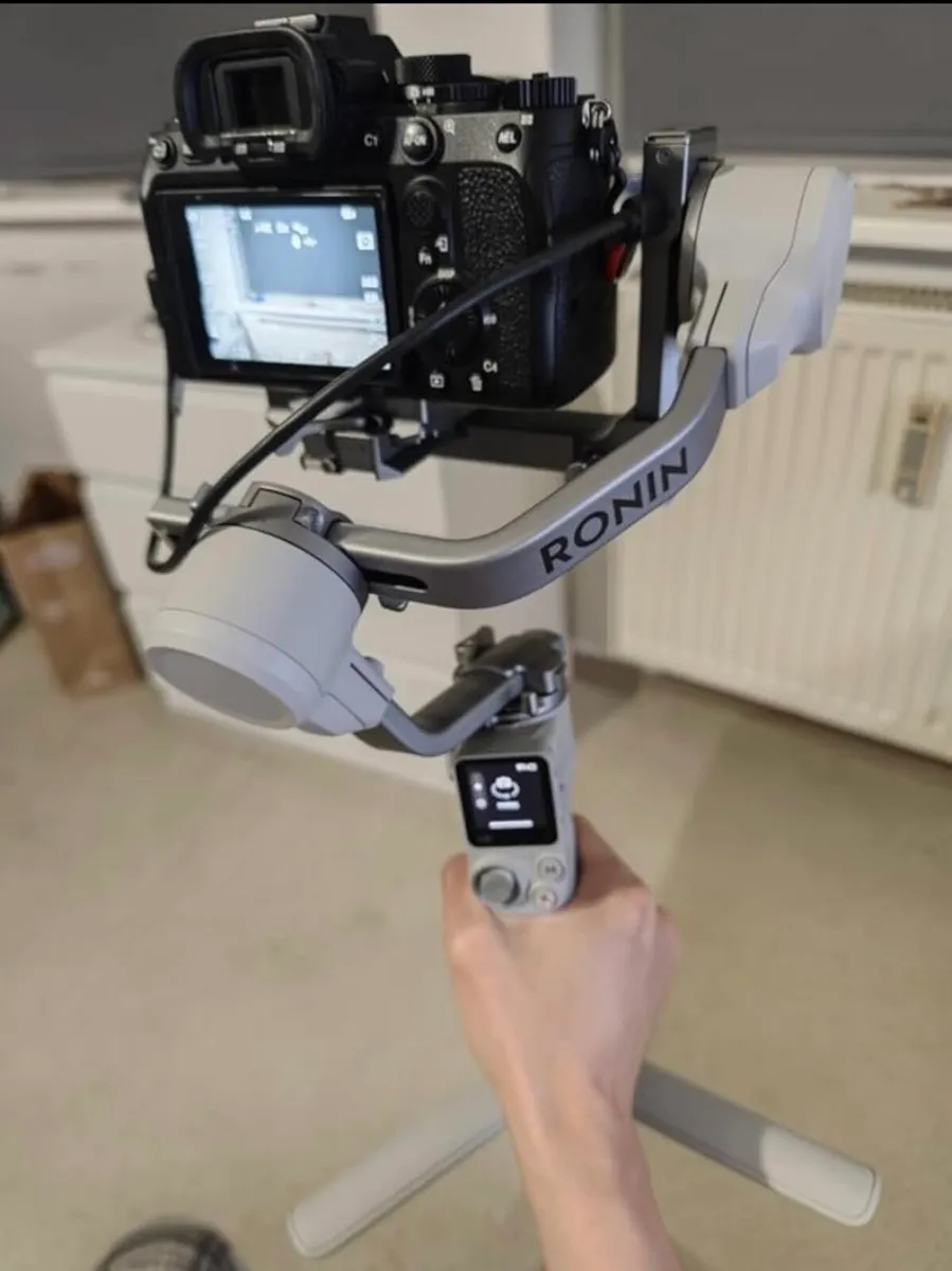DJI RONIN 4 Camera Stabiliser - Image 3