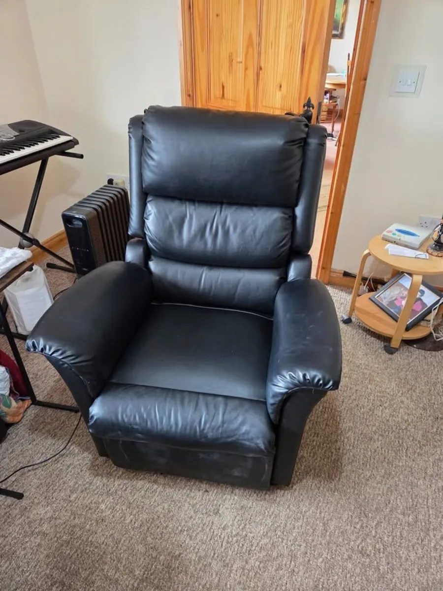 (Electric) Nevada Riser Recliner - Image 1