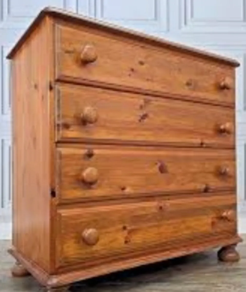 Solid pine chest of drawers like new