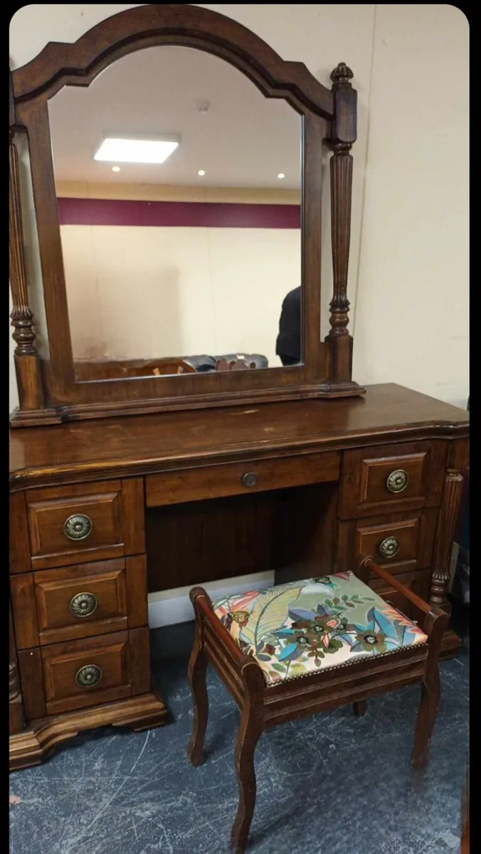 Dressing table