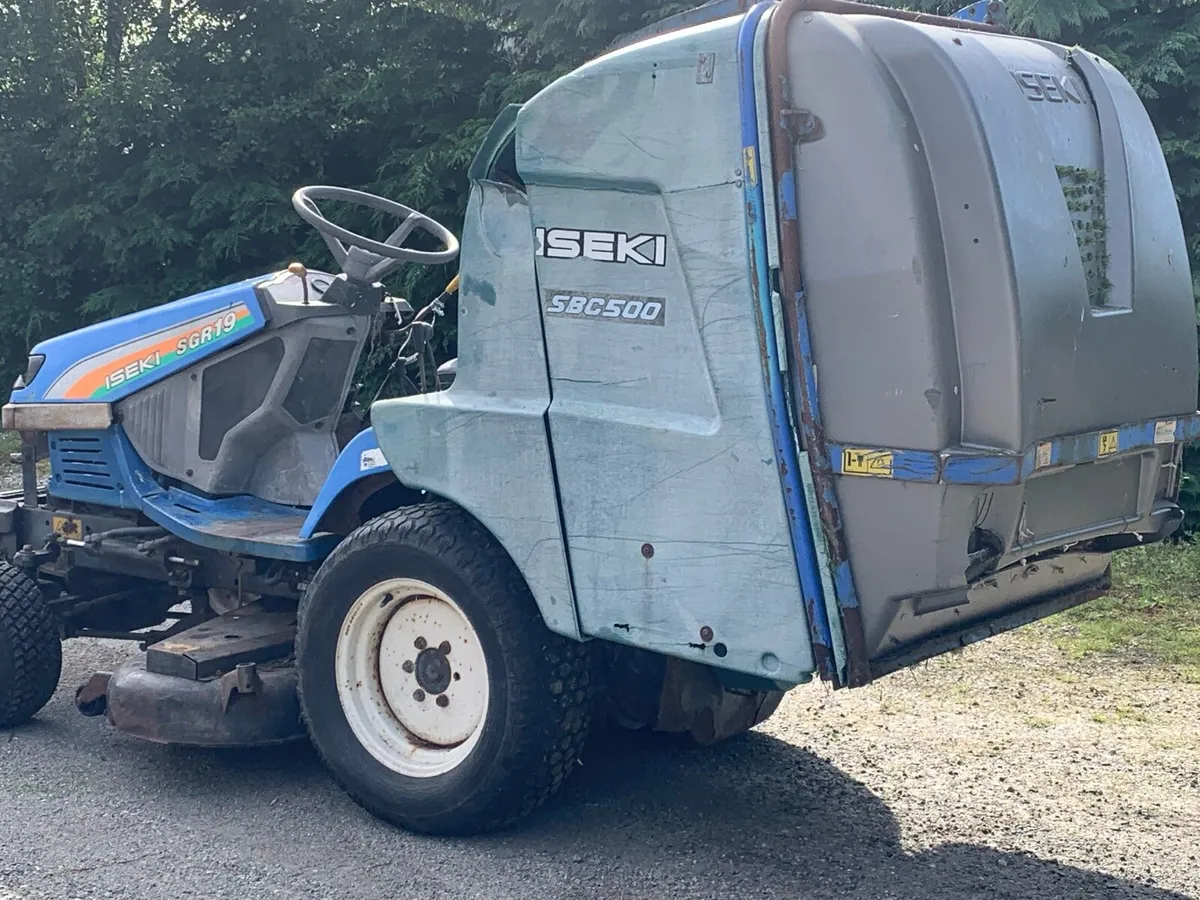 High tip Iseki 48”deck body needs bit of a tidy - Image 2