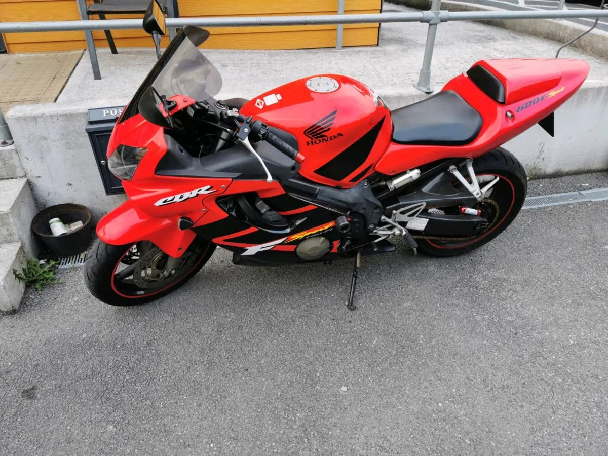 Honda CBR f4i - Image 1