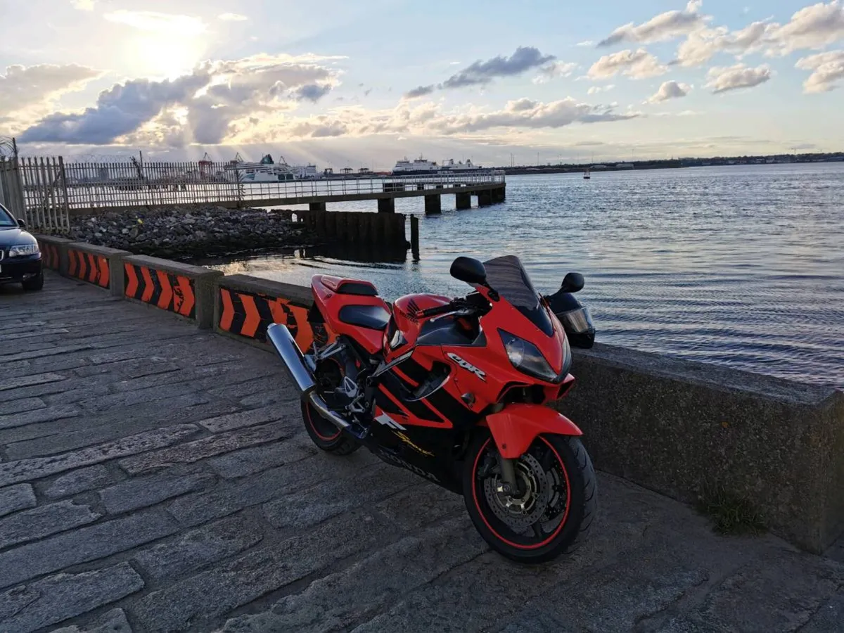 Honda CBR f4i - Image 2