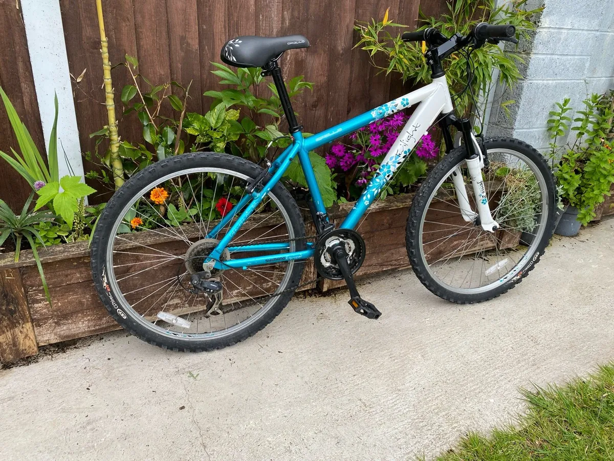 Apollo 21 speed 26 inch wheels front - Image 3