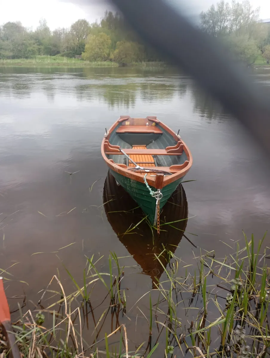 Boat and engine - Image 3