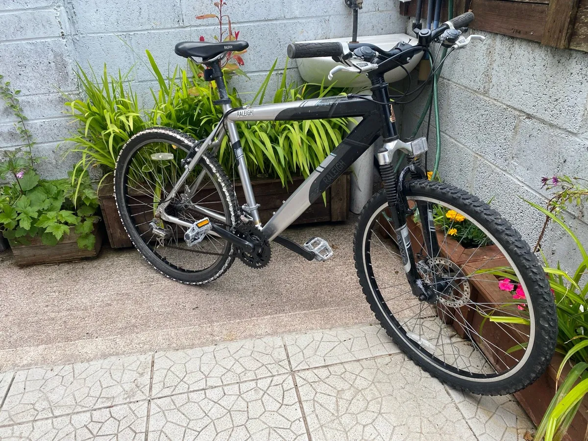 Raleigh europa Mountain bike 26 inch wheels - Image 2