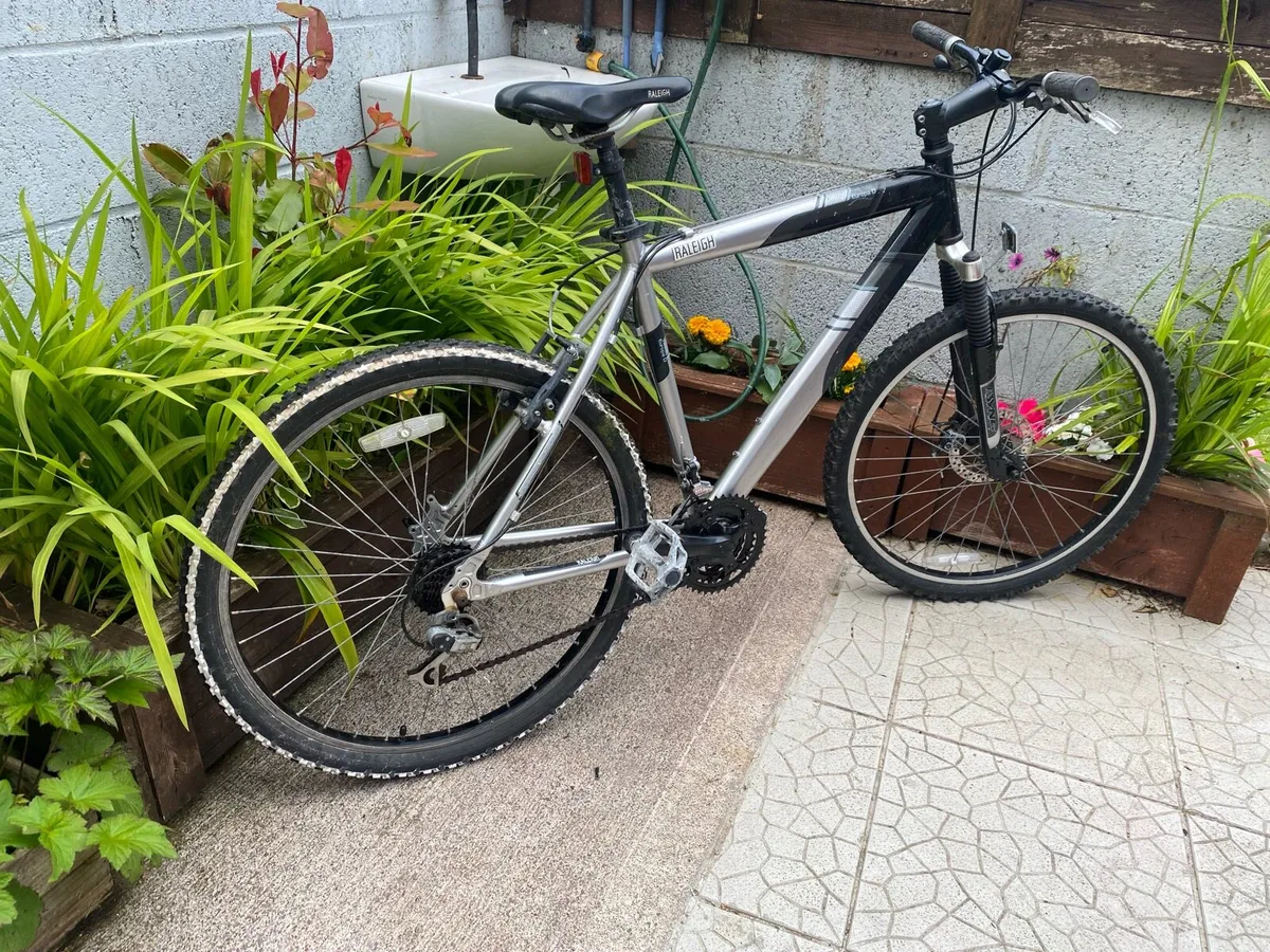 Raleigh europa Mountain bike 26 inch wheels - Image 3