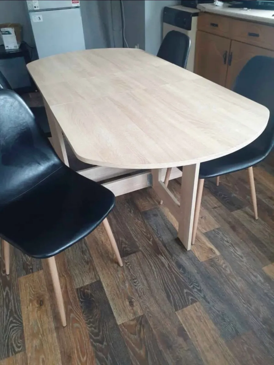 Kitchen table and chairs - Image 2