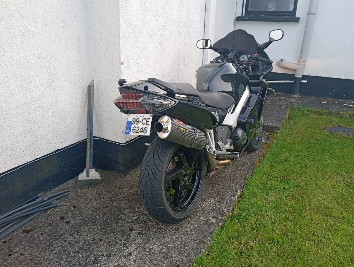Honda VFR 800 - Image 4
