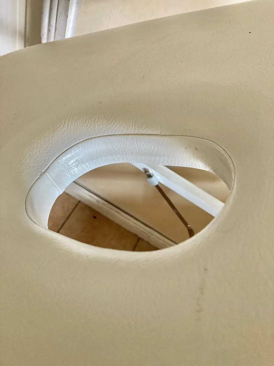 Massage table - Image 4