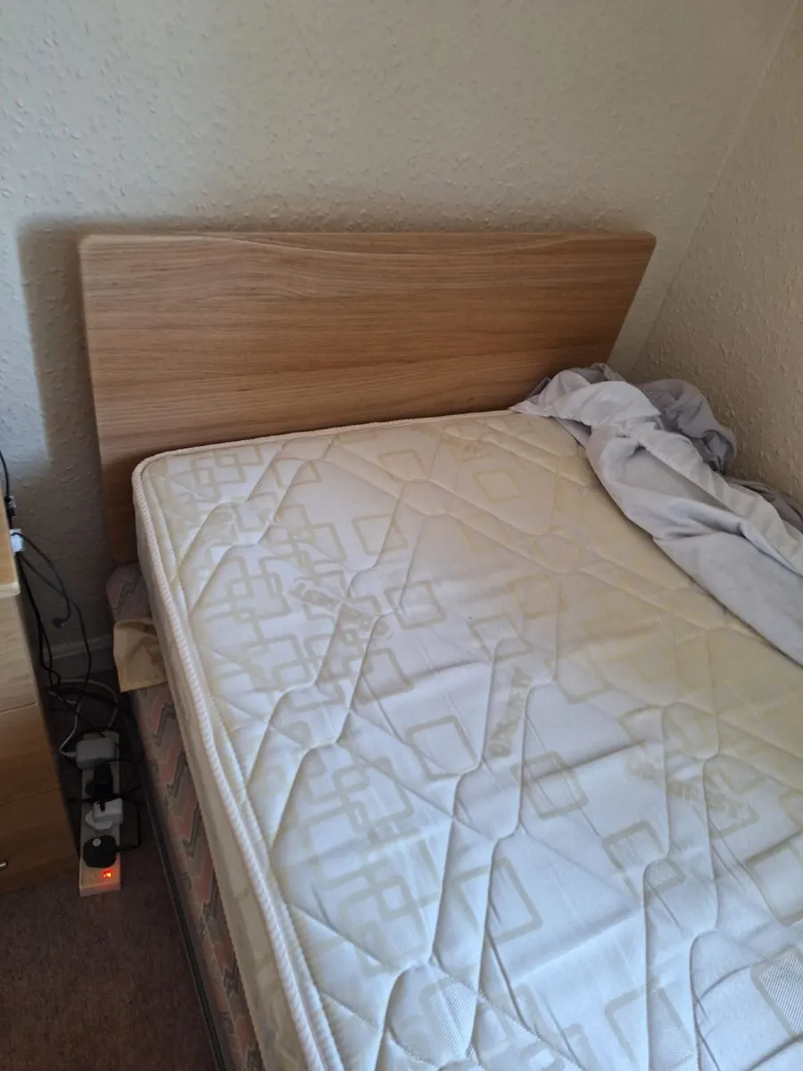 Single beds - Image 1