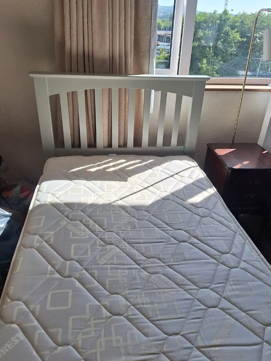 Single beds - Image 3