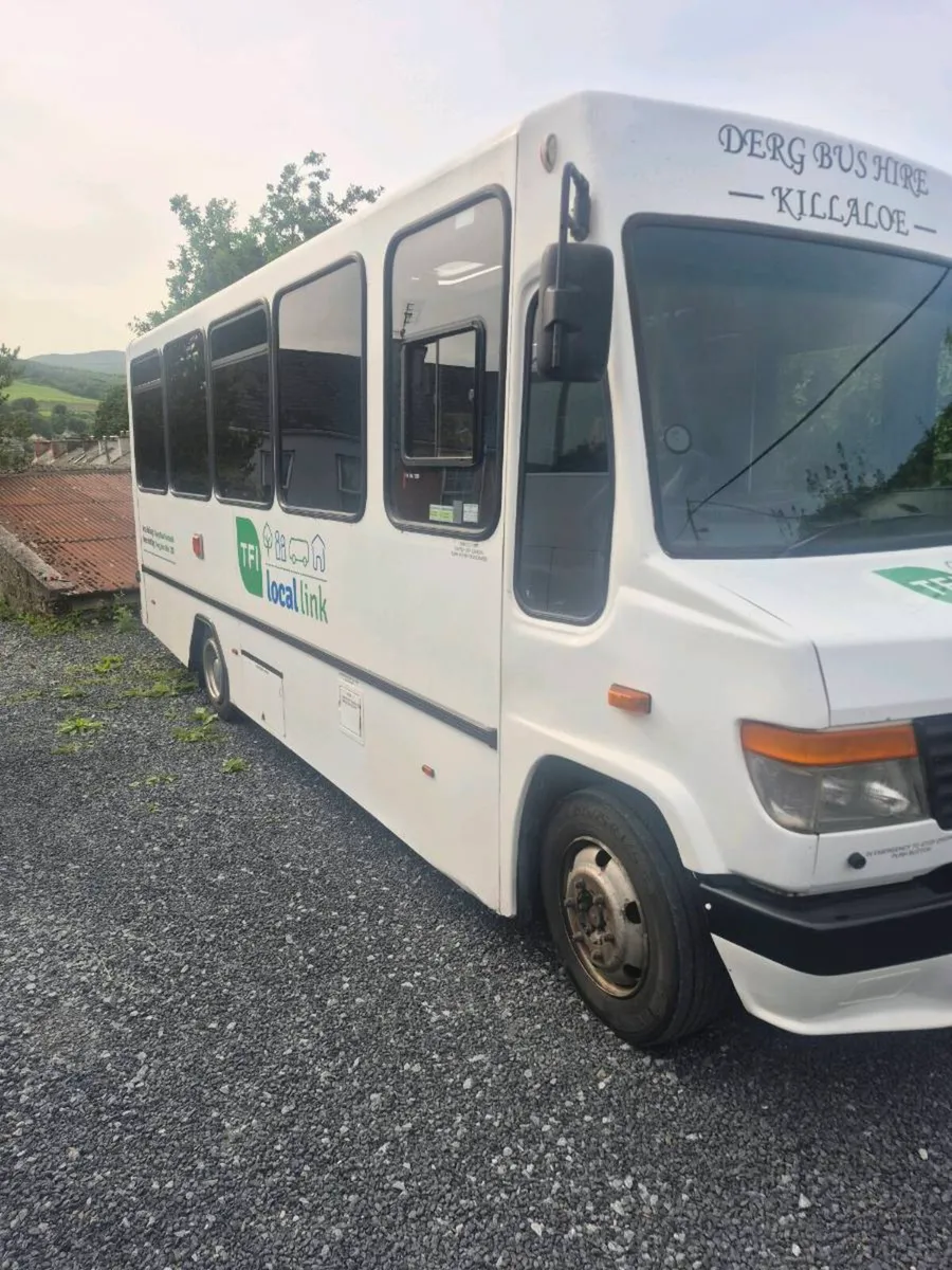 09 merc vario 813 28 seater - Image 2