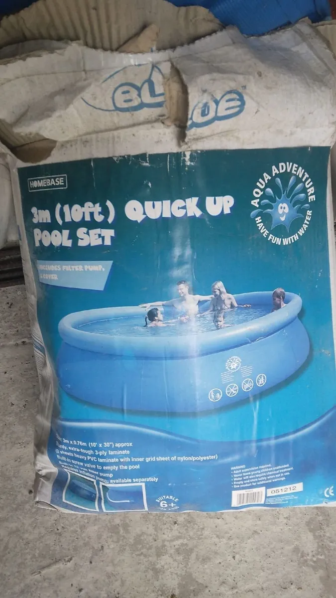 Inflatable swimming pool