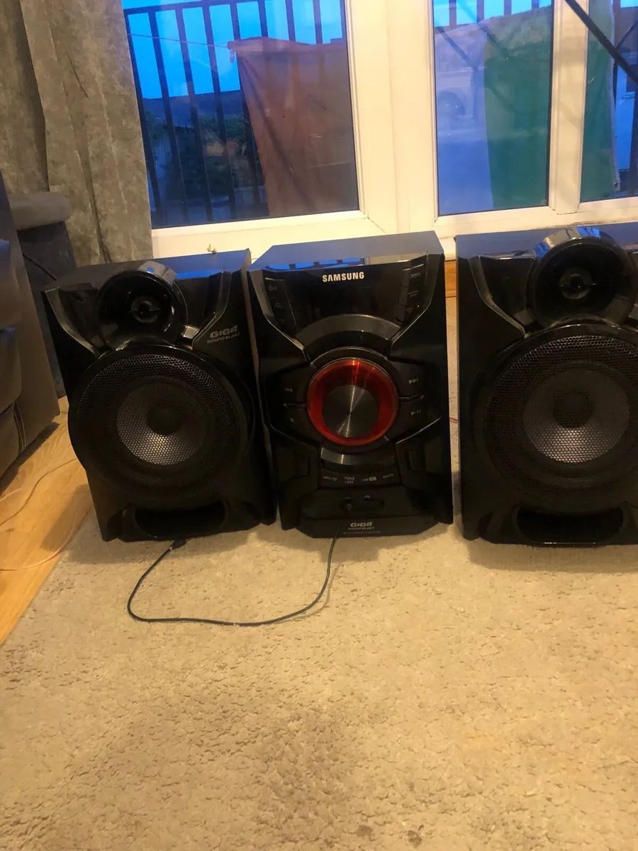 Samsung radio stereo cd player speakers - Image 1