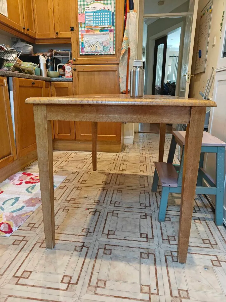 Kitchen dining table - Image 1