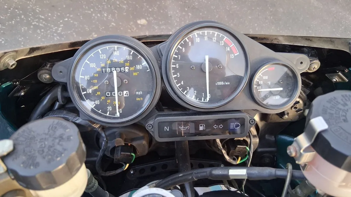 YAMAHA YZF750R - Image 2