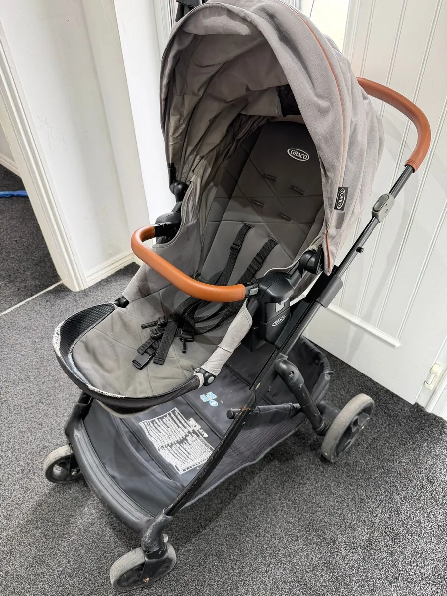 Graco 3 in 1 baby stroller and carseat - Image 2