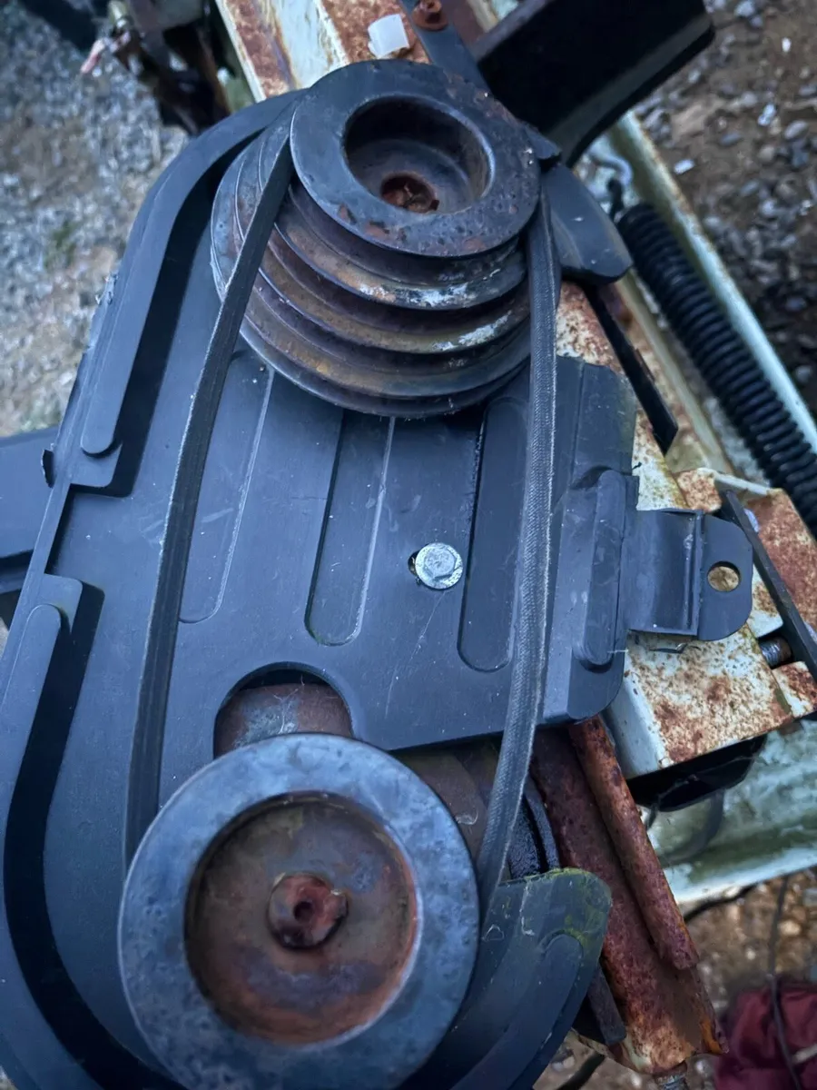 Metal belt saw 240 plug perfect working order - Image 4