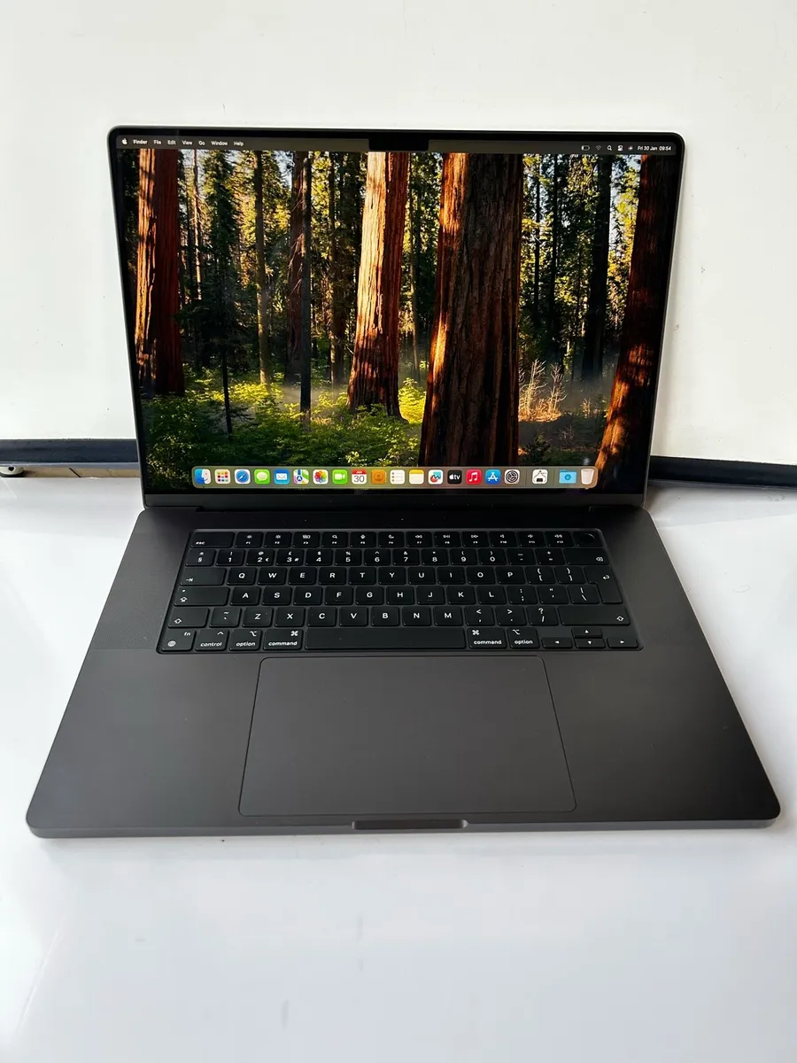 MacBook Pro M3 16” Pro chip - Image 1