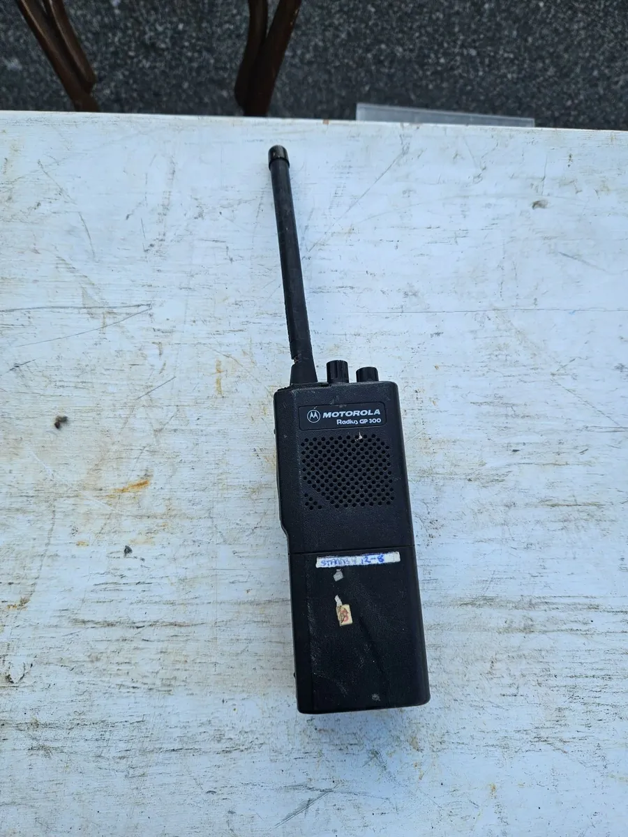 Motorola Walkie Talkie - Image 1