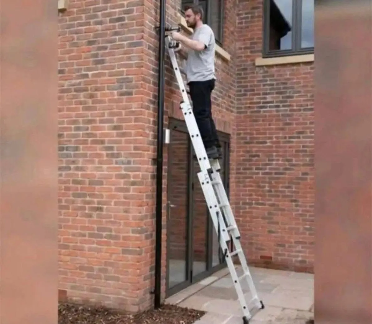 🪜 Brand New Triple Extension Combi Ladder – 21ft - Image 3