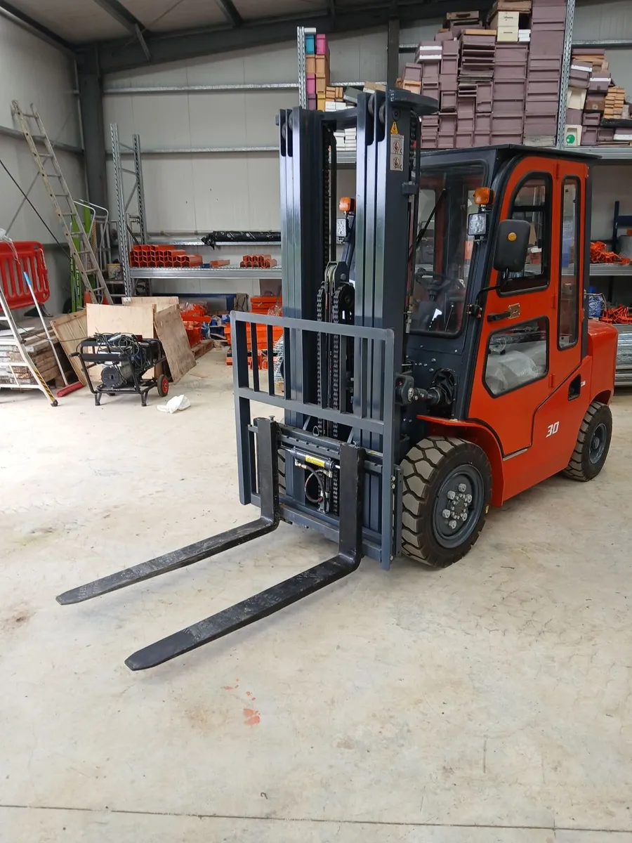 3 Tonne Forklift  New - Image 3
