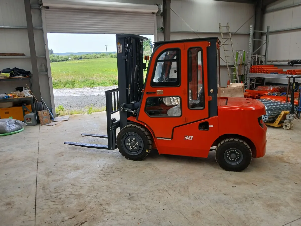 3 Tonne Forklift  New - Image 1