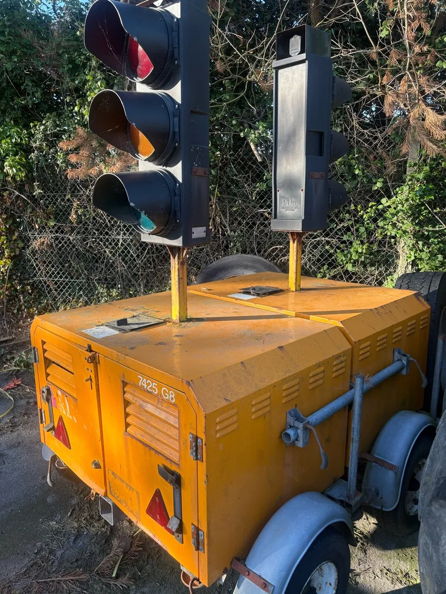 Portable traffic light trailer - Image 2