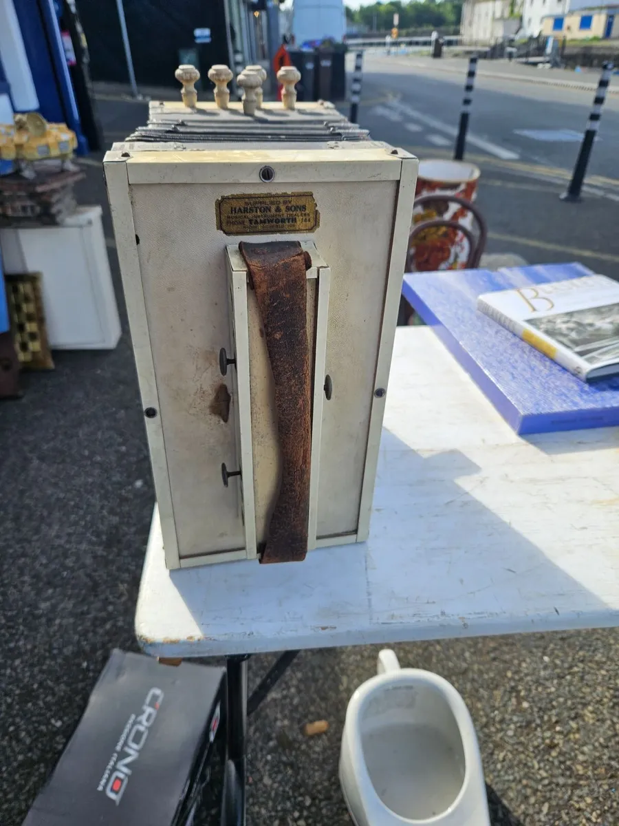 Vintage Accordeon - Image 3