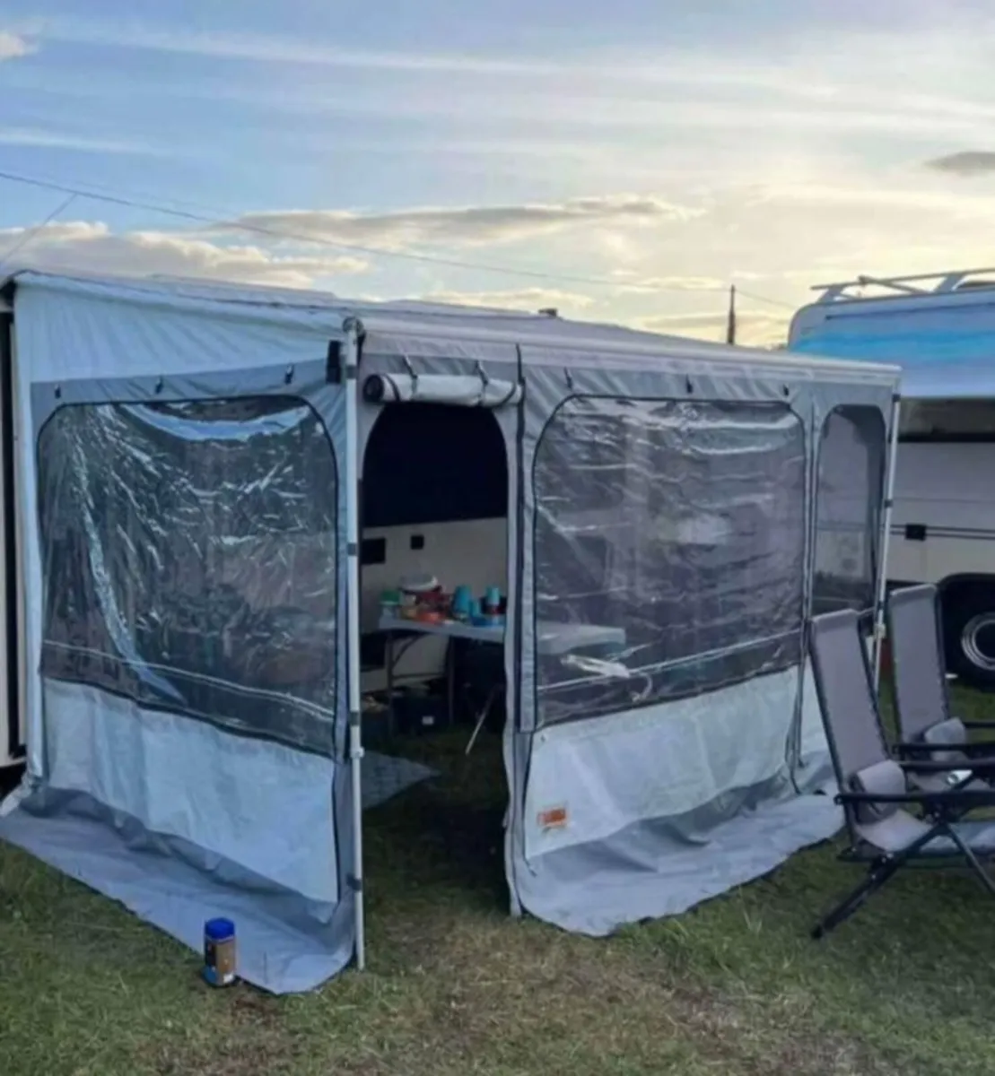 Fiamma 400 Canopy Awning and Privacy Room - Image 1