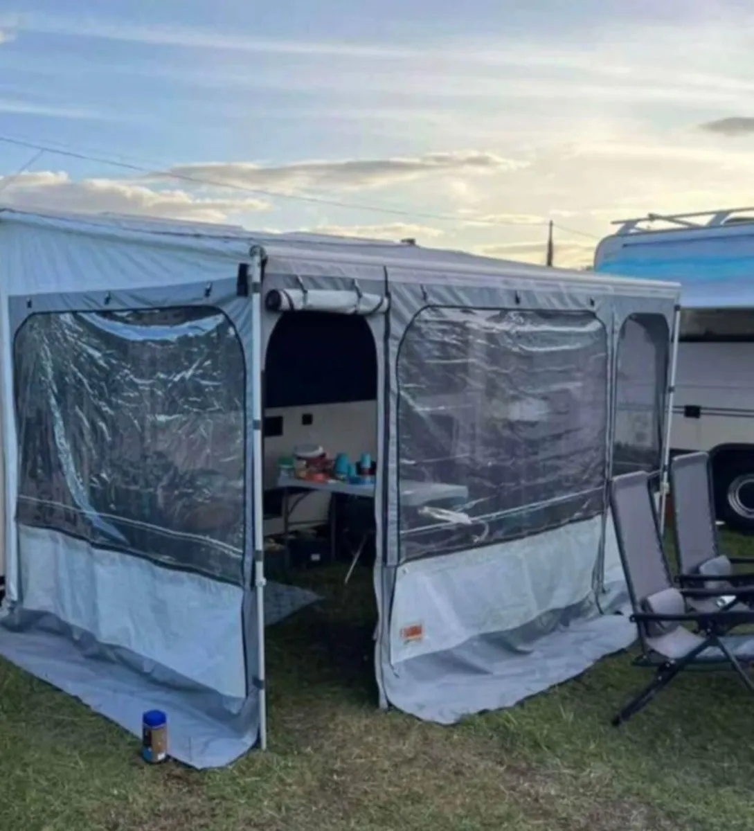 Fiamma 400 Canopy Awning and Privacy Room - Image 2
