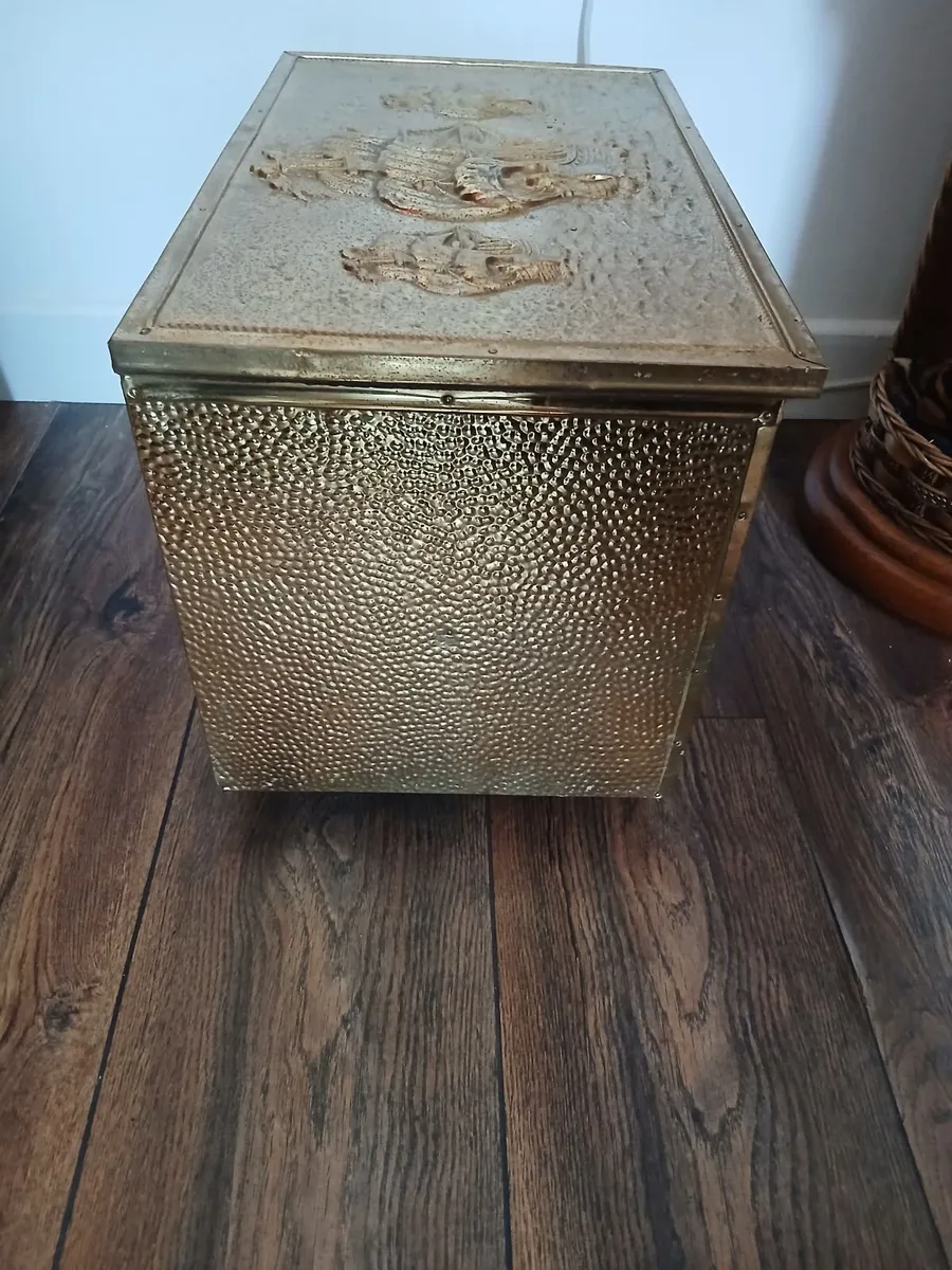 Mid Century Brass Storage Chest. - Image 3