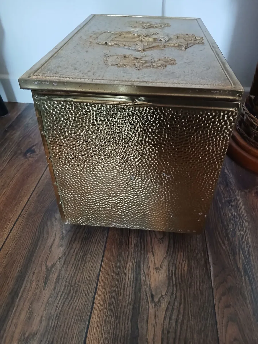 Mid Century Brass Storage Chest. - Image 4