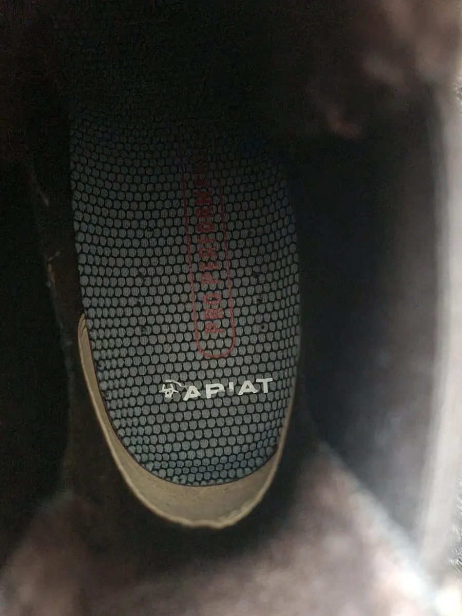 Men's Ariat Boots 41.5 - Image 3