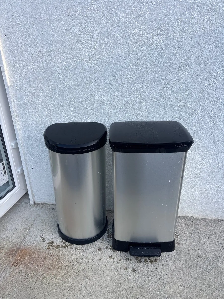 2 household bins - Image 1