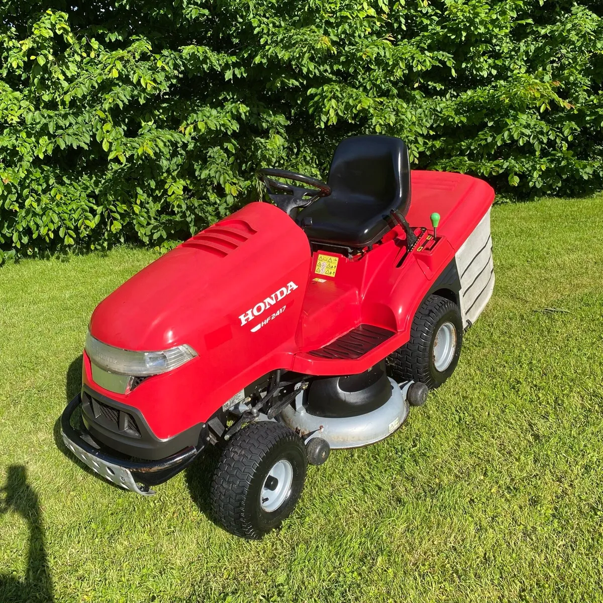Honda 2417 ride on - Image 1