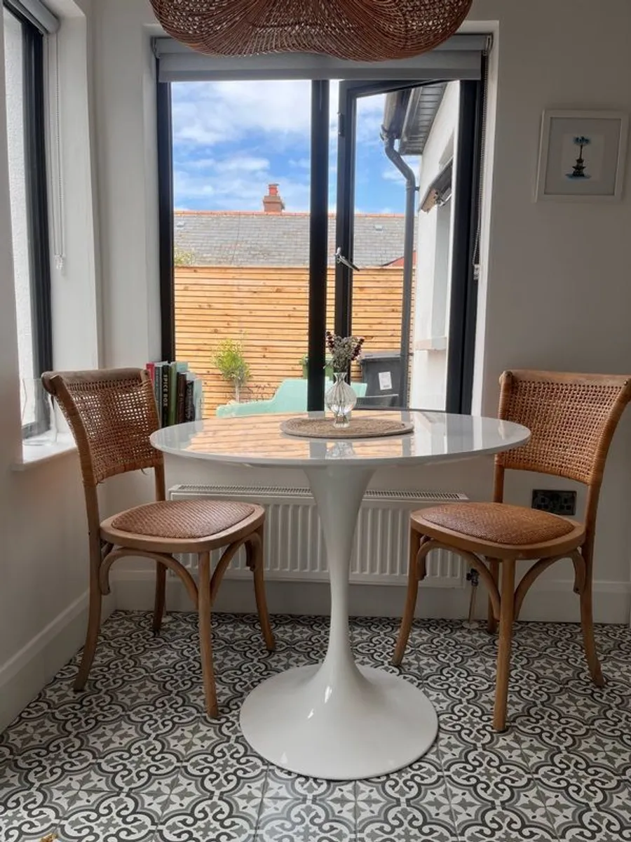 Tulip Table