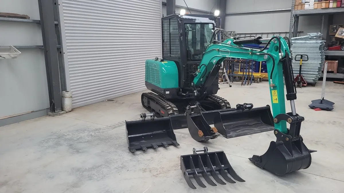 3 Tonne Mini Excavator - Image 2