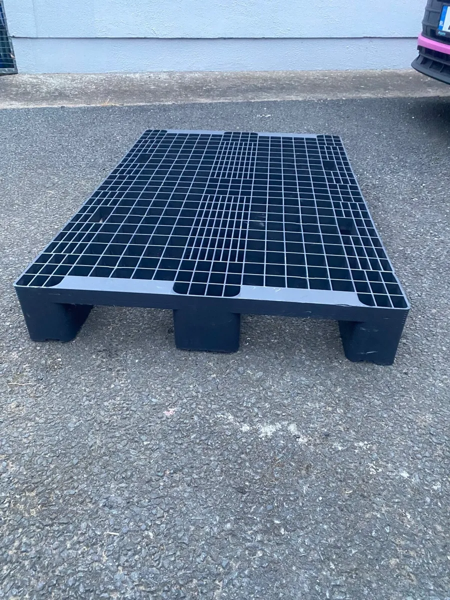 Heavy duty plastic pallets - Image 1