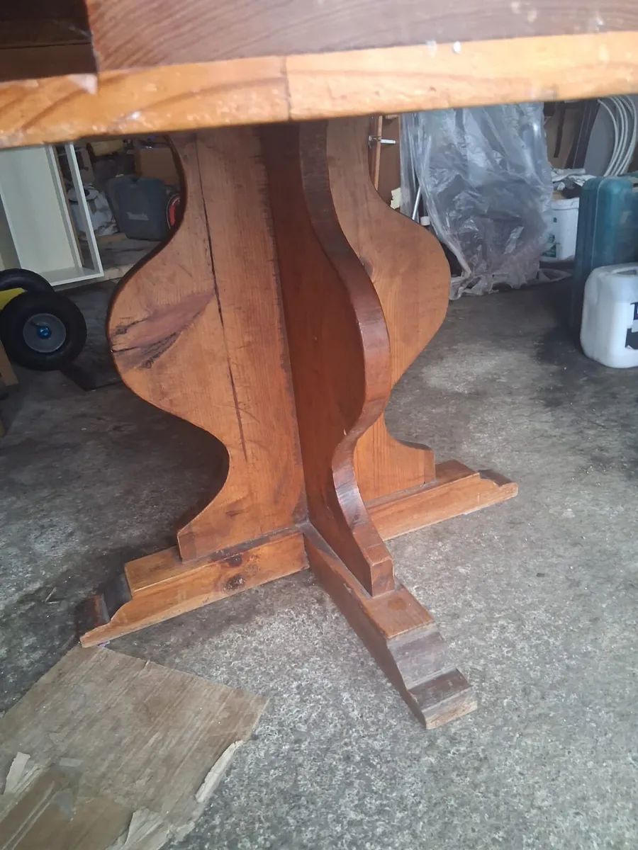 Table and chairs - Image 4