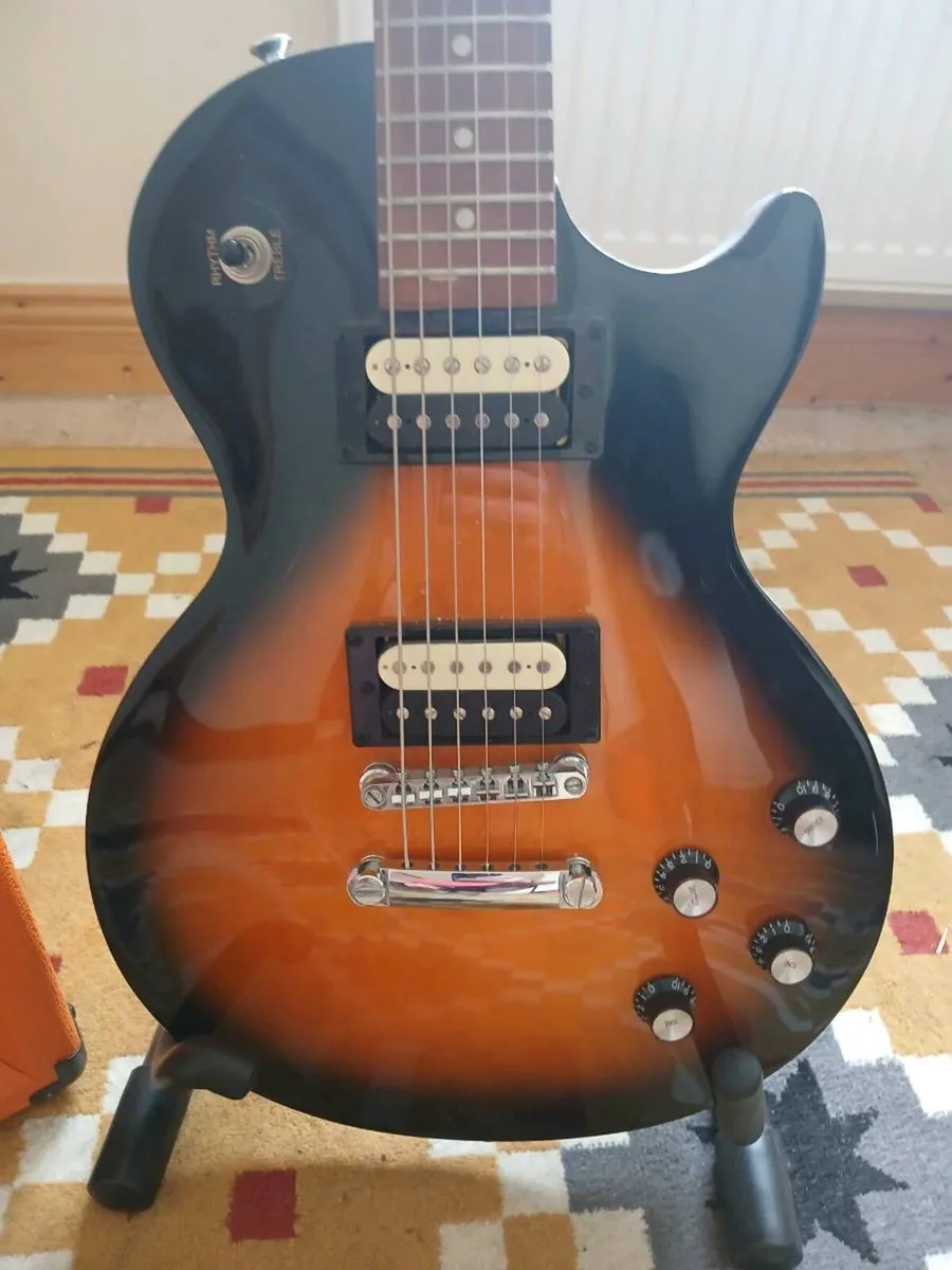 Electric guitar - Image 1