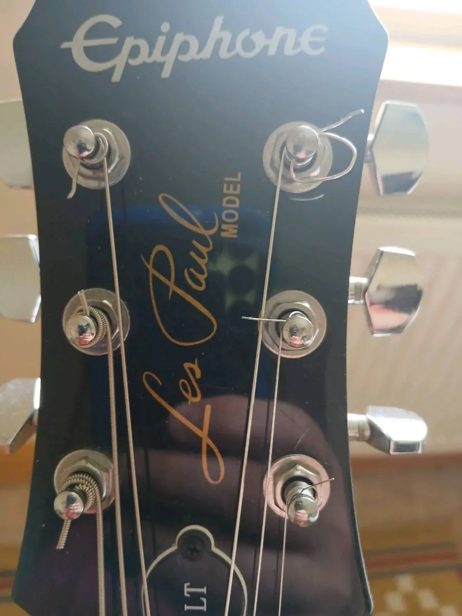 Electric guitar - Image 2